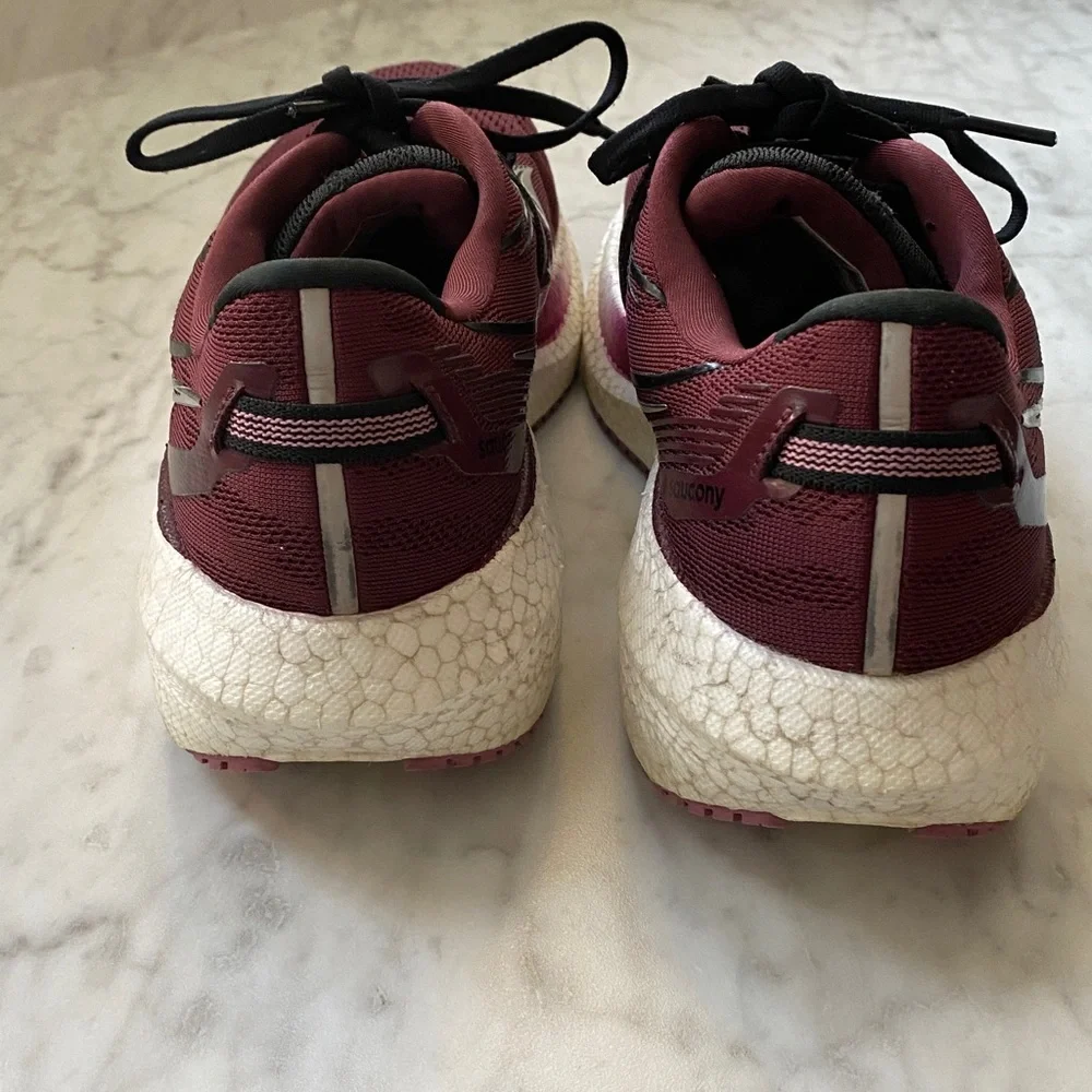 Saucony Triumph 20 in Sundown Rose size 9.5